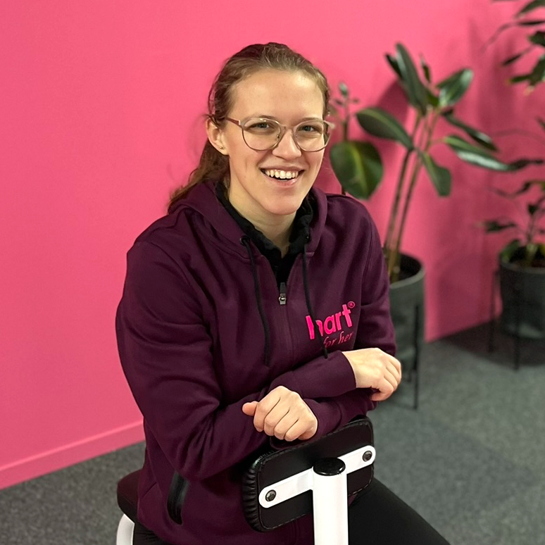 Lieke, trainster en coach bij hart for her Didam, sportschool voor vrouwen.